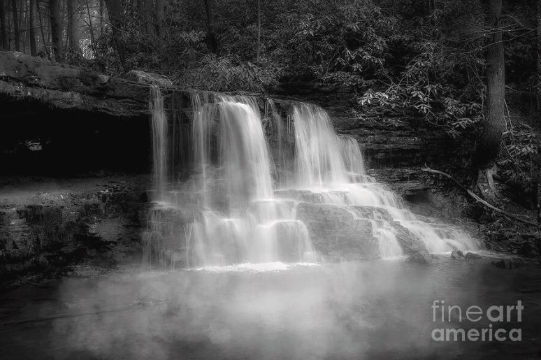 “𝐄𝐕𝐄𝐍𝐈𝐍𝐆 𝐀𝐓 𝐋𝐀𝐔𝐑𝐄𝐋 𝐑𝐔𝐍 𝐅𝐀𝐋𝐋𝐒” 
Prints available at buff.ly/4ain2tD
#SheliaHuntPhotography #BestOfTheUSA #BestOfThe_USA #BuyIntoArt #BestOfTheVolunteerState #Tennessee #waterfall #LaurelRun #LaurelRunFalls #LaurelRunPark #BaysMountain #KingsportTN