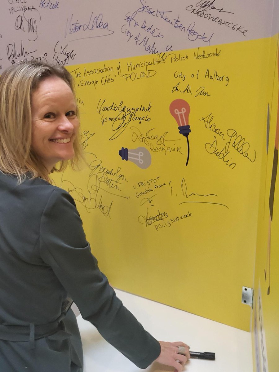 Today, we are at the #MayorsGreenDeal conference, where our Secretary General <a href="/Cluys/">Karen Vancluysen</a> proudly joins in co-signing the Declaration of European local and regional leaders. Together, we are reaffirming our support for #cities in turning the #GreenDeal commitment into local action!🍃