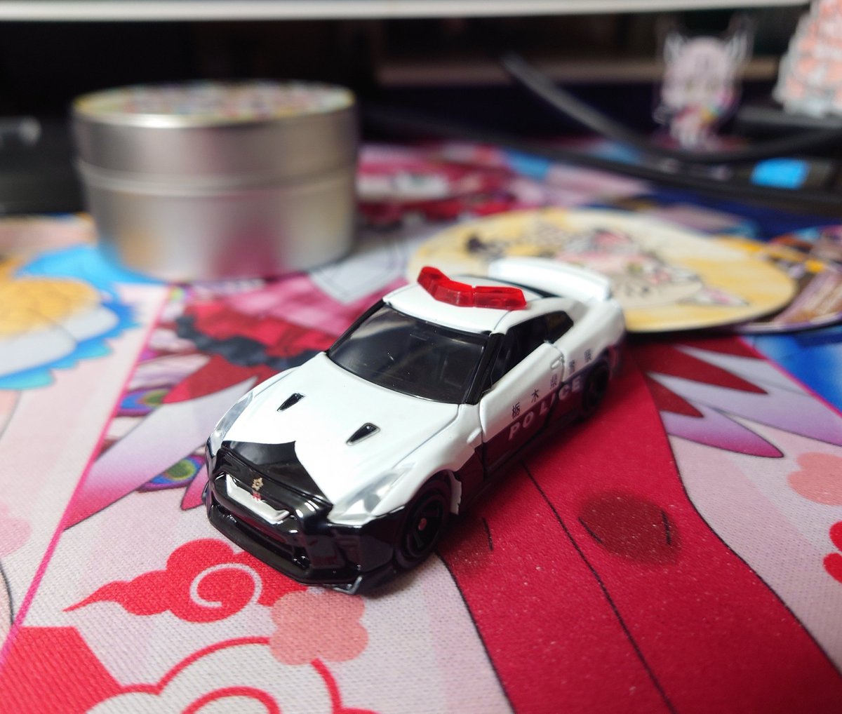 Shp_GTR's tweet image. #GT7 #日産サティオ佐賀GP2023
先日のサティオ杯の企画レースMからの刺客に勝利した際の景品であるステッカーとトミカが来ました！
新車のトミカを入手するなんて本当に久しぶりですわ() 
サティオ杯運営さん素敵な景品をありがとうございます！