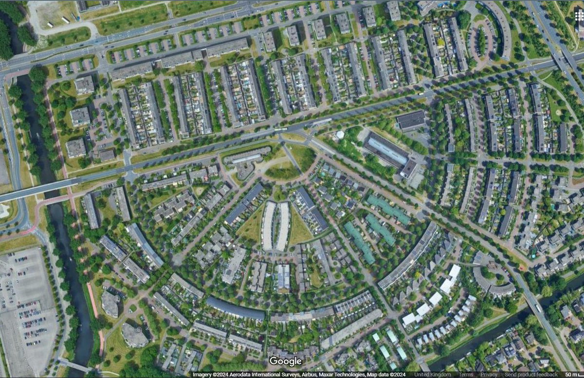 Annual @PlanningUOM fieldtrip nearly over. Good to be back in <a href="/almere/">almere</a> for a walk around the Garden Cities inspired Filmwijk neighbourhood. #15minutecities  neighbourhood from the 1990s. Street names unrecognisable to many participants!