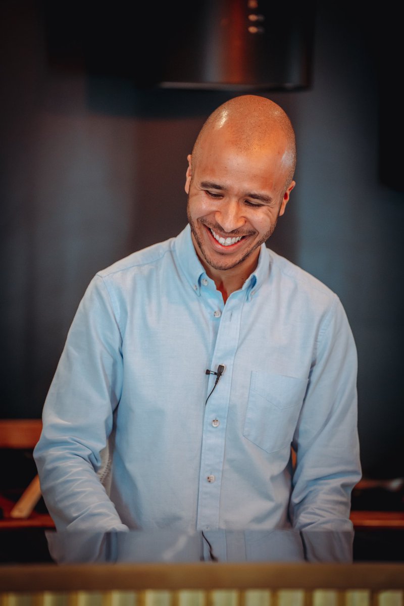 asmilewithalex's tweet photo. Pas facile de se faire une place dans le Youtube Game mais on va essayer de bien bosser pour se faire kiffer et créer du contenu intéressant. L’épisode 1 de « On va te cuisiner » c’est dispo. 👨🏾‍🍳

https://t.co/Y5PNXFOexD https://t.co/rgxJTiXIYo