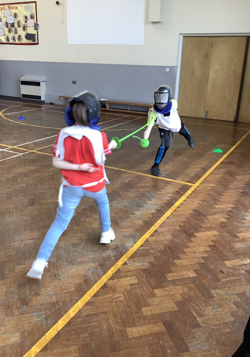 OldfleetP's tweet image. Lesson 4 of fencing for Y5 Badgers. We’re becoming masters at it now 🤺 @thrivetrust_UK @FirstStepSports @FirstStep_PE