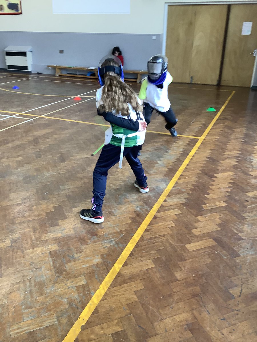 OldfleetP's tweet image. Lesson 4 of fencing for Y5 Badgers. We’re becoming masters at it now 🤺 @thrivetrust_UK @FirstStepSports @FirstStep_PE