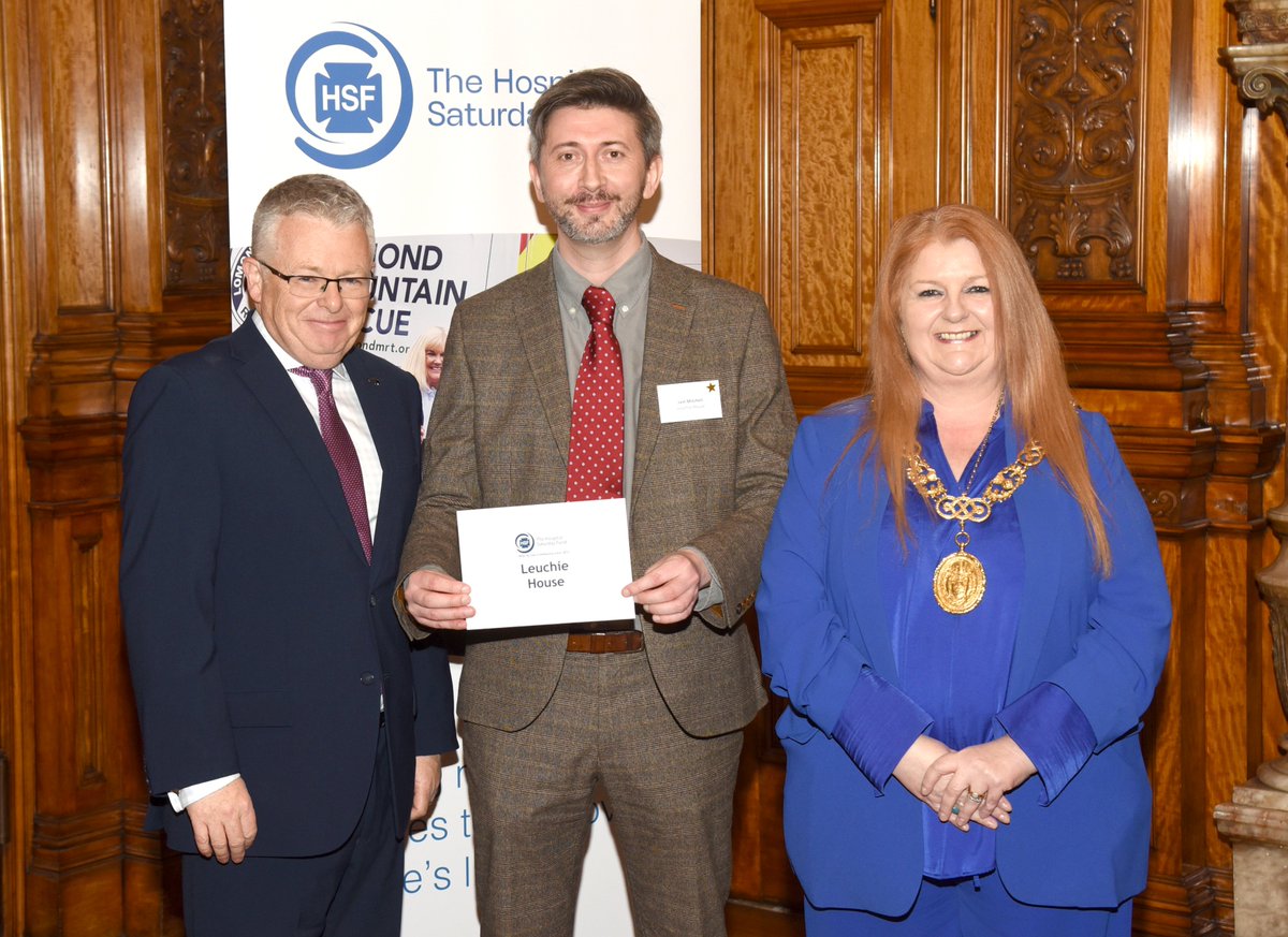 Thx to @HSFCharity for choosing us as one of their 25 charities to receive donations at a special reception hosted at Glasgow City Chambers. The Lord Provost of Glasgow, Councillor Jacqueline McLaren presented us with with the cheque alongside Paul Jackson, Group Chief Exec. 💚