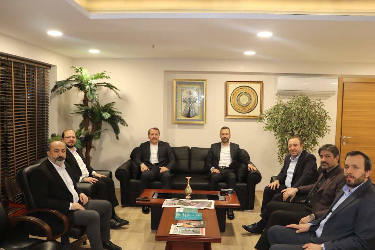 Genel Başkanımız Ali Yalçın ve beraberindeki Genel Başkan Yardımcılarımız Hüseyin Öztürk, Levent Uslu ve Soner Can Tufanoğlu, AGD Genel Başkanı Salih Turhan'a iade-i ziyarette bulundu. Yeni genel merkez binaları için hayırlı olsun dileklerini ilettiler. 
<a href="/_aliyalcin_/">Ali YALÇIN</a> |
