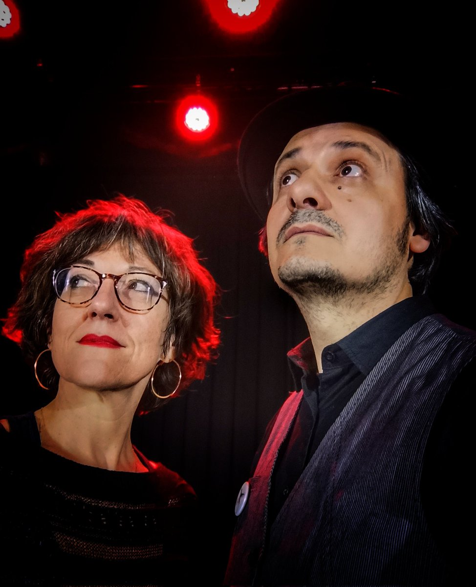 Anoche hicimos una función de cuentos para público adulto en la <a href="/BibMontequinto/">Biblioteca de Montequinto (Dos Hermanas)</a> y lo hemos pasado muy bien. De esas noches en que el público está pícaro, participativo y tentador.
#LasmilyUna