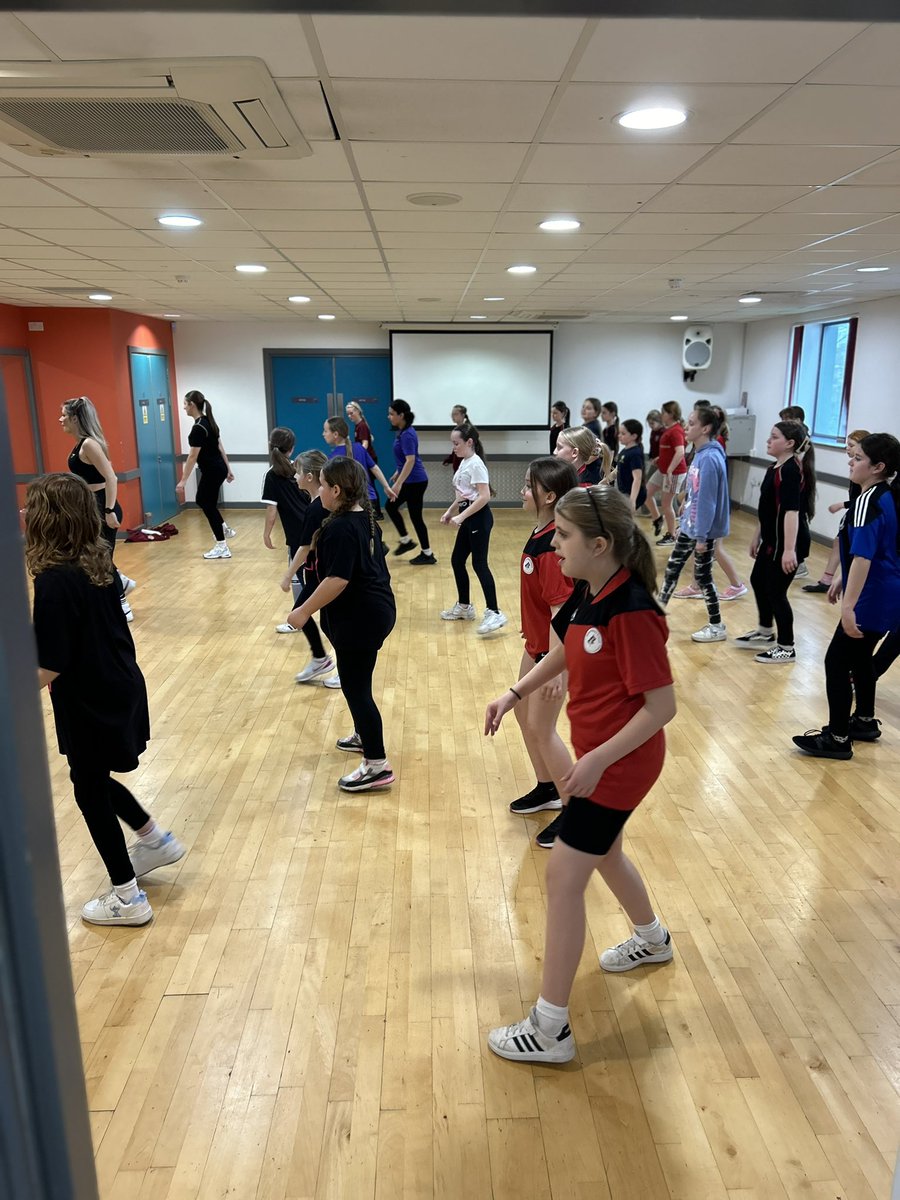 NorthSuffolkSG's tweet photo. Wednesday saw 170 Y6 Girls take part in our This Girl Can at Waterlane Leisure Centre with the support of local coaches from @suffolkcricket  and @Coach_EmilyW . A huge thank you to the leaders from @L6FC who designed and delivered the activities. @Active_Suffolk @YourSchoolGames https://t.co/thQcIiEhHS