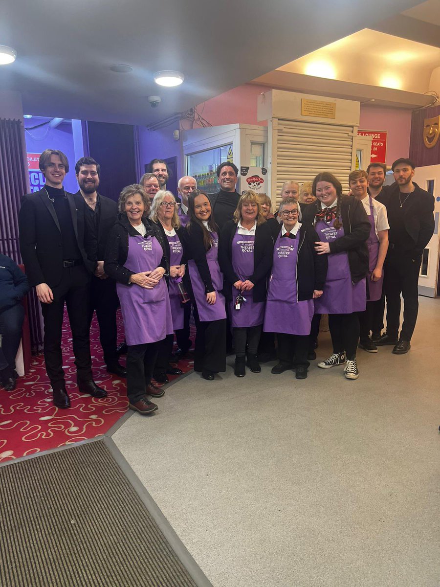 Every theatre on our #SomethingAboutGeorge tour I've made a point to give the volunteers a stand out shout out at the end. Many venues across the UK would not exist without these wonderful people. Tonight @TheatreRoyalStH we jumped at the opportunity to grab a pic with them all X