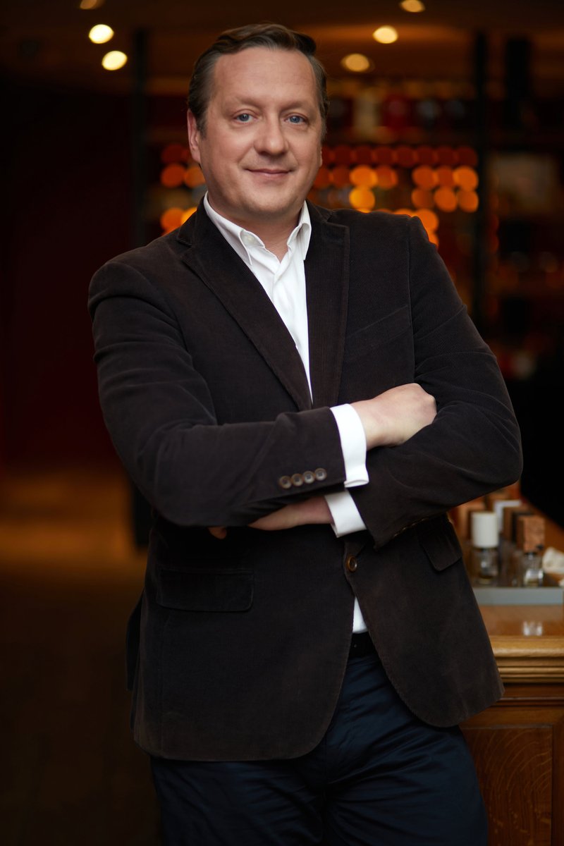 nezlarevue tweet media