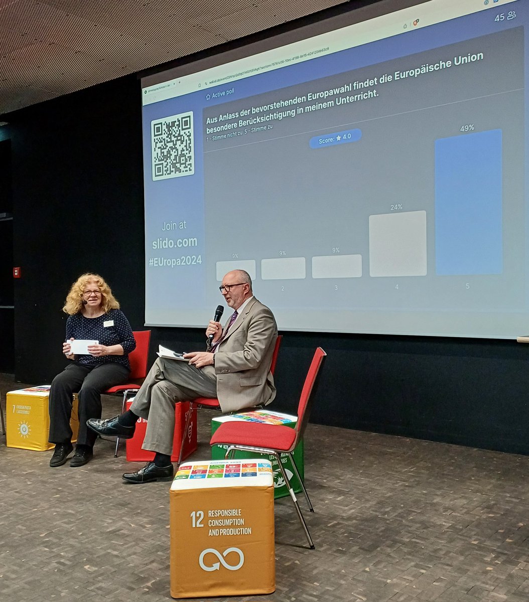 Interessante Inputs, interessierte Teilnehmende, wichtige Fragen bei der diesjährigen Tagung des Netzwerks #EUropainderSchule!
Man kann schon jetzt sagen: Eine gelungene Veranstaltung, auch mit Blick auf die #EUropawahl.
Danke <a href="/Zentrum_polis/">Zentrum polis – Politik Lernen in der Schule</a>, <a href="/wbogensberger/">WolfgangBogensberger🇪🇺</a>, <a href="/MWeidinger1/">Manuela Weidinger</a> et al.