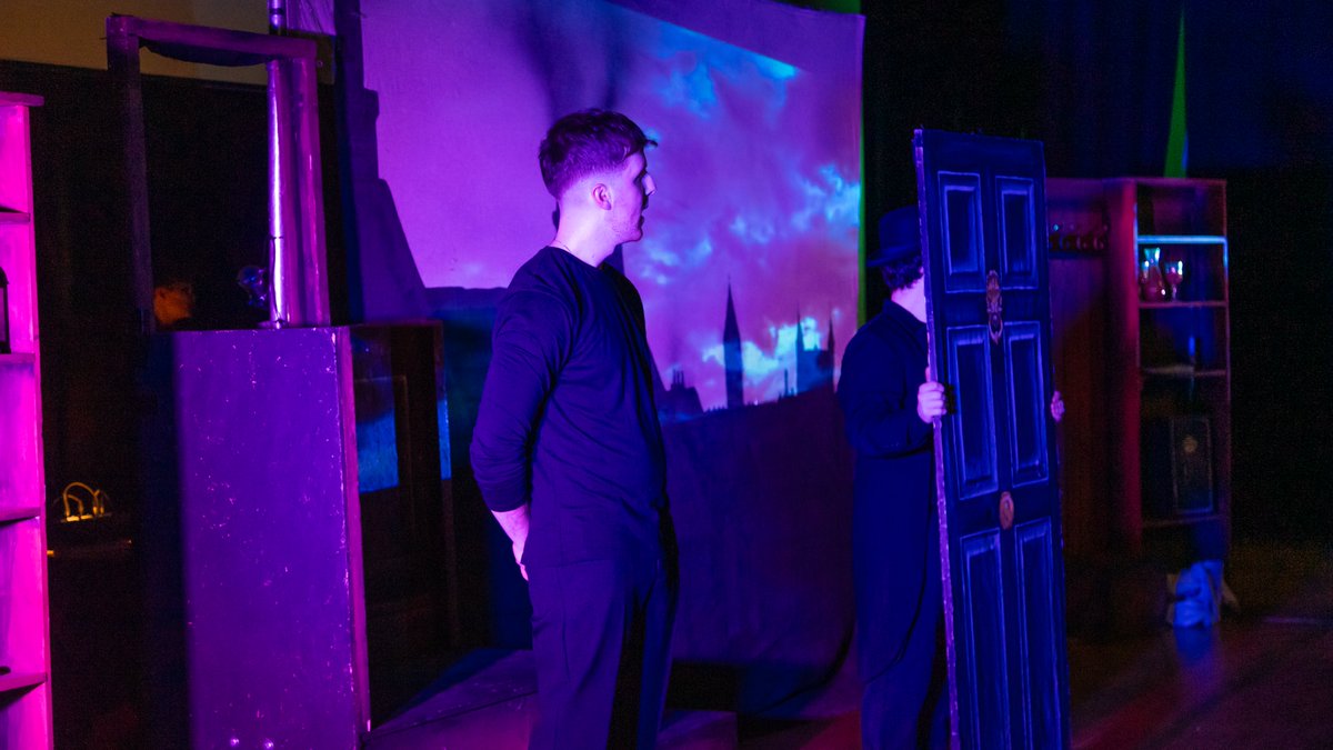 Year 11 students welcomed @Quantum_Theatre who brought alive their GCSE English Literature text, The Strange Case of Dr Jekyll & Mr Hyde. The performance helps students to understand the intricacies of dialogue, plot and timeline of events and the writer's technique. #gcse
