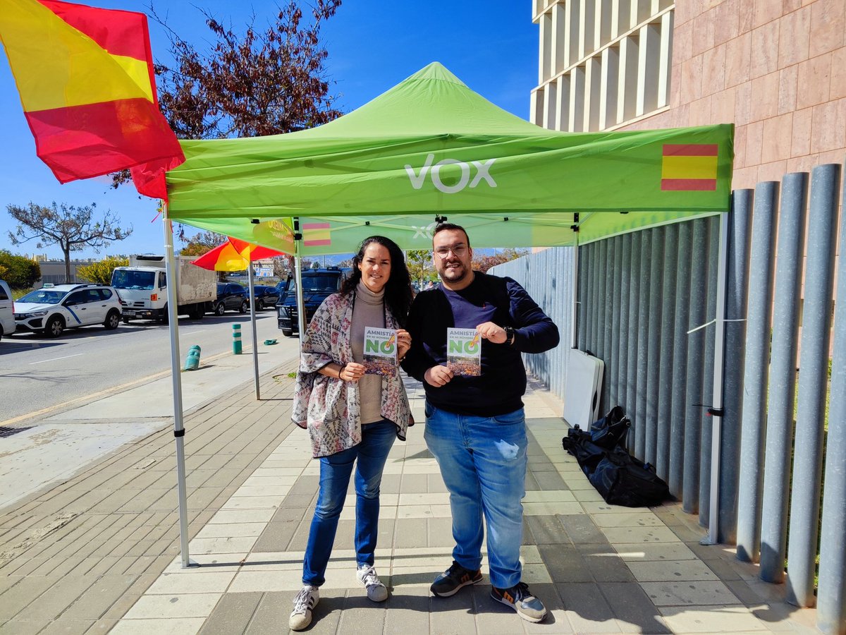 Hoy estamos en la Ciudad de la justicia para trasladar el NO A LA AMNISTÍA. Precisamente, es donde esperamos que el capo socialista de Pedro Sánchez acabe, en un juzgado junto a todos los secesionistas y corruptos. 
¡No vamos a ceder ni un milímetro!
#Noalaamnistía
#SoloQuedaVox