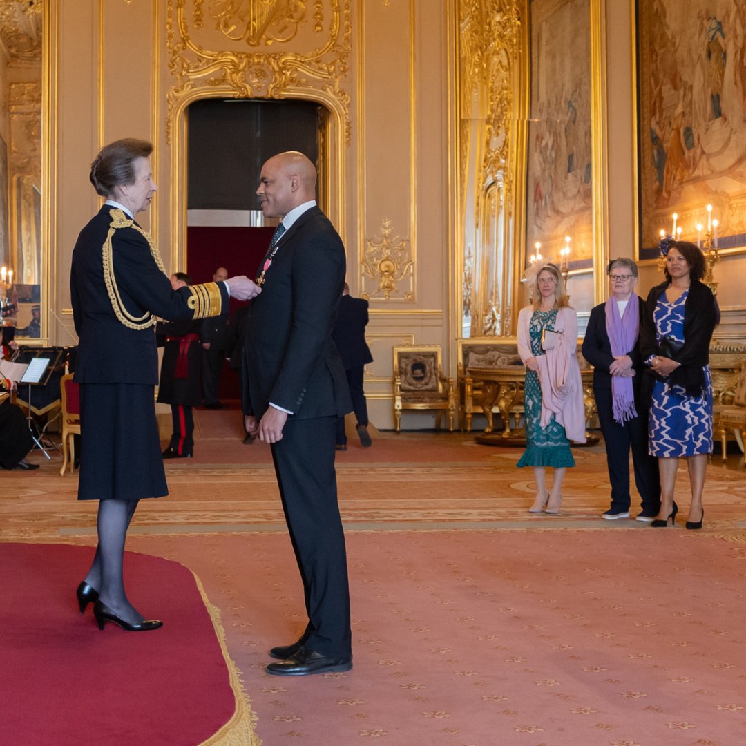 🇬🇧 It was an honour to be presented my OBE at Windsor Castle by HRH The Princess Royal, @RoyalFamily 🎖️ This would not have been possible without the support of my family, my team, and many other fellow Bristolians over many years 🔗 @BristolCouncil: bit.ly/MarvinReesOBE