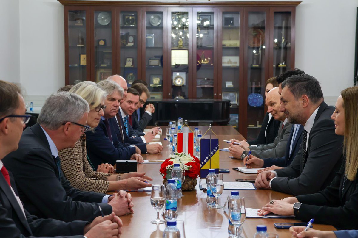 mfa_bih's tweet image. Bosnia &amp;amp; Herzegovina’s Foreign Minister @DinoKonakovic met with Austrian diplomats &amp;amp; officials discussing support for BiH’s EU integration and regional cooperation. Highlighted the importance of EU Council’s positive decision for BiH’s future.
 #BiH #EUIntegration…