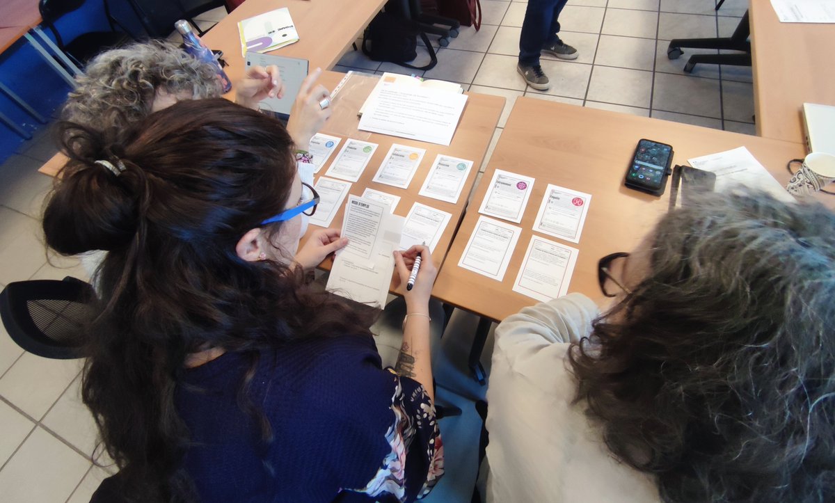 FlorensOllivier's tweet photo. Présentation aux formateurs @Clemi_AixMrs par @gfosset chargé de mission @DranePaca du kit "Scénariser sa formation" inspiré de la méthode #ABCLearningDesign
✅ un tableau de bord de conception
✅ 6 cartes / par type d'apprentissage
➕#TaxonomieBloom #PiliersApprentissage https://t.co/go3bbAz1FN