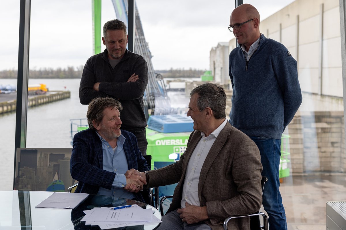 Ook Overslagbedrijf Moerdijk gaat de samenwerking aan met boeren uit de regio. Lees er hier meer over: bit.ly/3Tl4aTK 

#portofmoerdijk #connectingyou #carbonfarming Foto: Carbon Farming / De Agrofotograaf 2024.