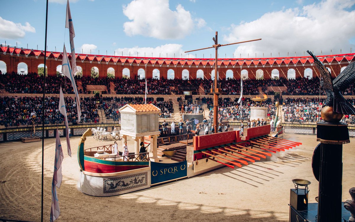 PuyduFou's tweet photo. 🔴J-15 AVANT OUVERTURE !
Avez-vous hâte ? 😍
Rendez-vous le 30 mars ! ✨
©Arthur Aumond
#PuyduFou #SigneduTriomphe #Ouverture https://t.co/EkNPKr7ioc