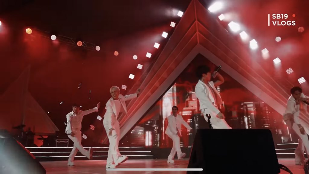 maisaniJah's tweet photo. THE LEADING ACT IN P-POP, SB19! 🔥

@SB19Official #SB19 
#SB19atAyalaBeatsVlog https://t.co/8bpmb6joch