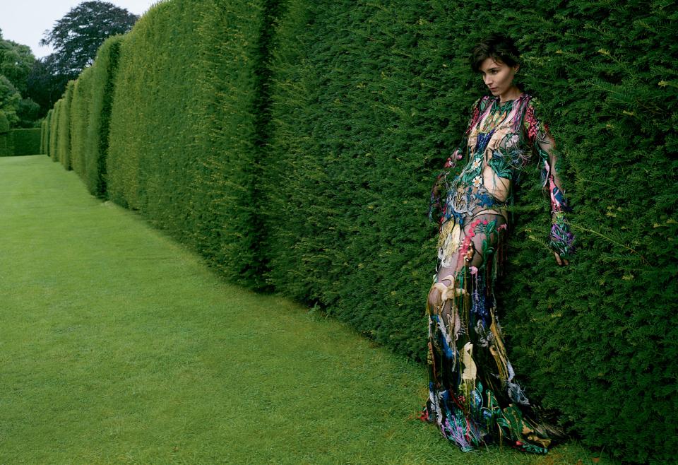 Competing with the stunning pinks of the garden's #magnolias &amp; #camellias, #AnnieLeibovitz photographs #MaraRooney for #Vogue at #AntonyWoodlandGarden.

#britishvogue #britishvoguemagazine #erdem #AlexanderMcQUEEN #alexandermcqueen #oscardelarenta #oscardelarentajewelry #Cornwall