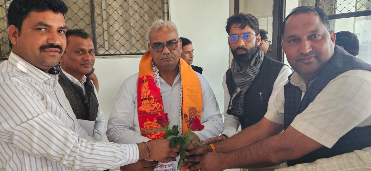 RamjeetPatel20's tweet photo. माननीय शिक्षा मंत्री महोदय श्रीमान @madandilawar साहब से संगठन की समस्यायों को लेकर शिष्टाचार मुलाकात जयपुर आवास पर हुई । @Narendr89267660 @bharatbeniwal_ @BMacharyaBJP @DrKirodilalBJ @KumariDiya @nsc9news @RajCMO @TheNagariMedia @SachinPilot @asain54 @Dadarwal7 https://t.co/FZj0ktWDma