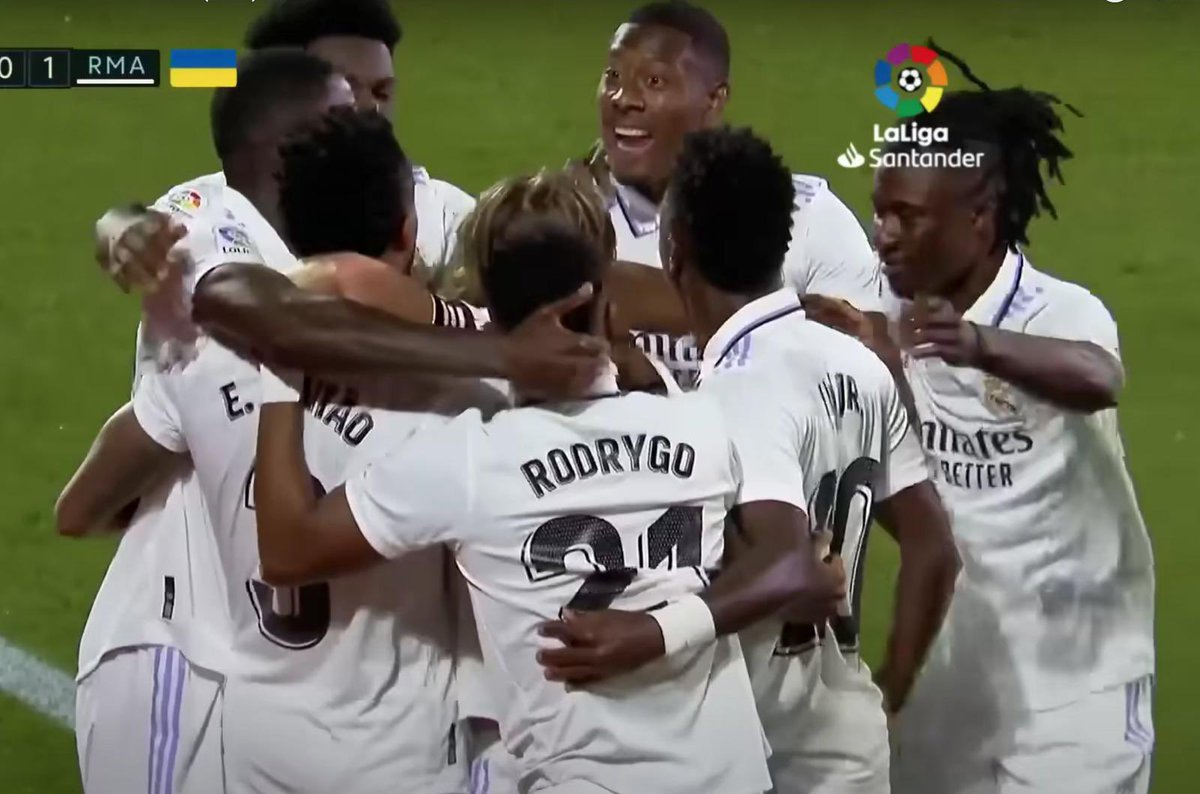 Llourinho's tweet photo. "Es más fácil ir a la selección española si eres del Barça"

la plantilla del Madrid: https://t.co/jicUO2iFLF
