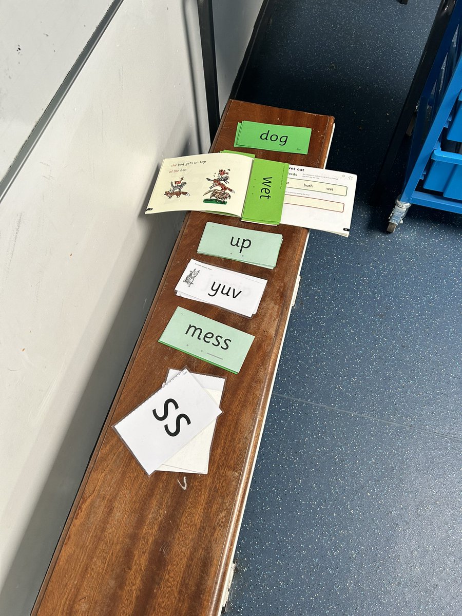earlyyearsunpl1's tweet photo. No matter the space, our reading team are always so organised and ready to hit the ground running with their lessons. #everyoneareader @RuthMiskinEdu https://t.co/F99kqmM76V
