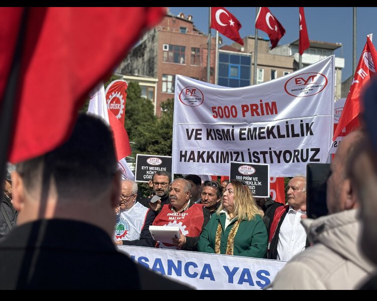 5000 Prim ve Kısmi Emeklilik 99 öncesi olan yasal bir haktır 
Bu hak verilip mağduriyet sonlanmalıdır 
#EYTdeHükümeteTakılanlar
#EmeklilikteGeçimeTakılanlar
<a href="/isikhanvedat/">Prof. Dr. Vedat Işıkhan</a> 
<a href="/Akparti/">AK Parti</a> <a href="/MHP_Bilgi/">MHP</a> 
<a href="/herkesicinCHP/">CHP 🇹🇷</a> 
<a href="/iyiparti/">İYİ Parti</a>