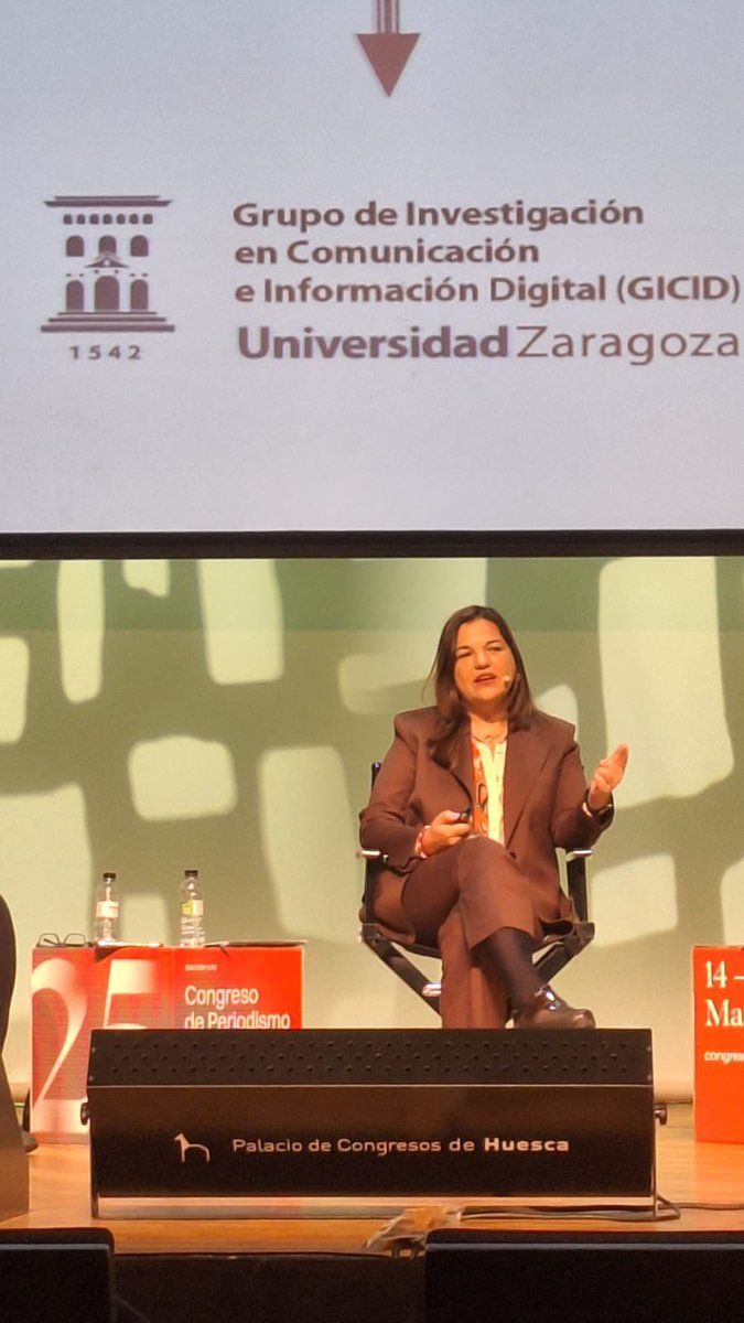 cmartalazo's tweet photo. En @congresodigital @Periodistas_APA hablando de proyectos de #AMI @GICIDUZ ,  junto con @MJoseRecoder @VitoContreras. Modera @RafaGimena. Gracias a @puxapali por las fotos. https://t.co/sNuNOTntas