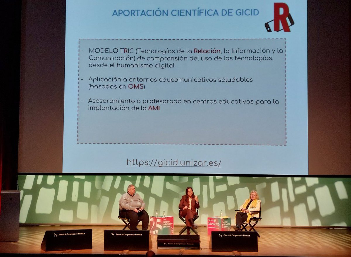 cmartalazo's tweet photo. En @congresodigital @Periodistas_APA hablando de proyectos de #AMI @GICIDUZ ,  junto con @MJoseRecoder @VitoContreras. Modera @RafaGimena. Gracias a @puxapali por las fotos. https://t.co/sNuNOTntas