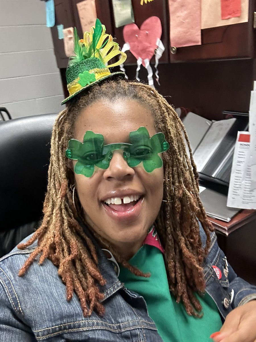 Ready for today’s shenanigans…🍀🥳 Make it a great day!!💪🏽