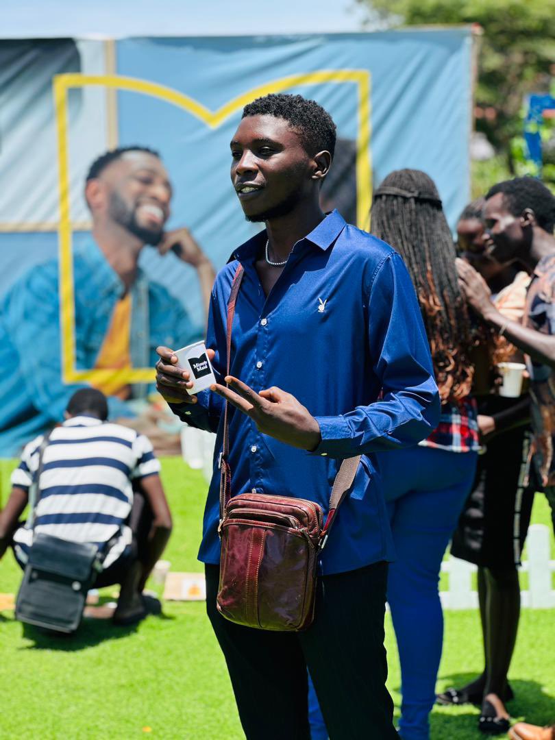 SoniaLynn123's tweet image. I am moving around naye ki Akram is not anywhere in sight😑😑 I want give him a carton of @MinuteMaid for iftar😌
#FilledWithLife