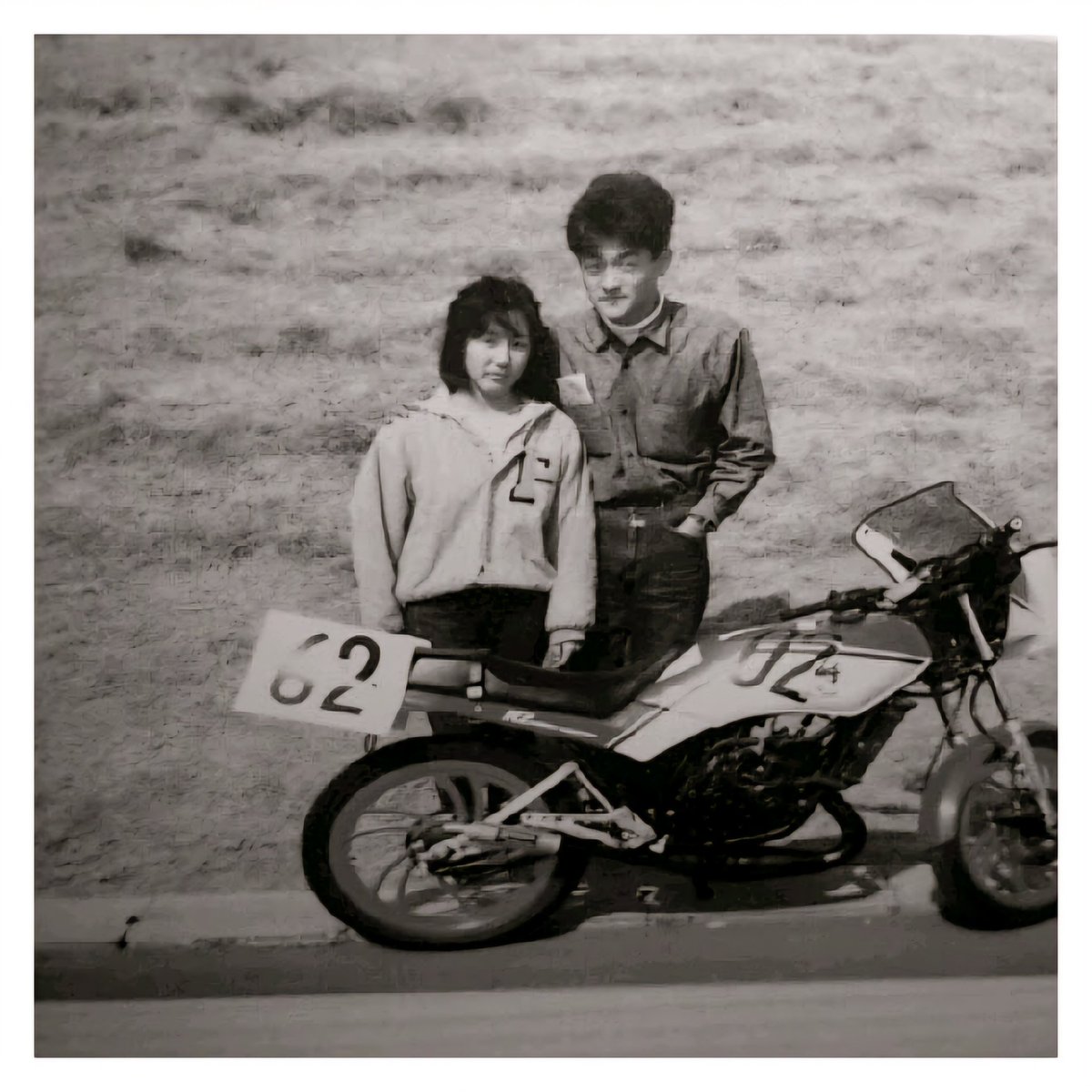 suibouya's tweet photo. すごくレトロな自分と嫁さん～(笑)高校生の時、筑波サーキットに通ってたとき、学校サボって(笑)懐かしいわぁ https://t.co/RhKy1OFYIC