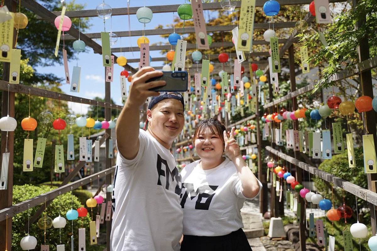 asopasomasoannp's tweet photo. ファンモンで出会い10年間の遠距離恋愛を経て
本日結婚しました💍
広島BABYSから群馬BABYSになりました💭
これからも2人で支え合って
人生を歩んでいきます🙈🍌

ファンモンのTシャツで
ウェディングフォト撮ってきたよ〜◎

@funky_kato1978 
@fmb_monkiti 
@fmb_kemical https://t.co/AKhbinfUl7