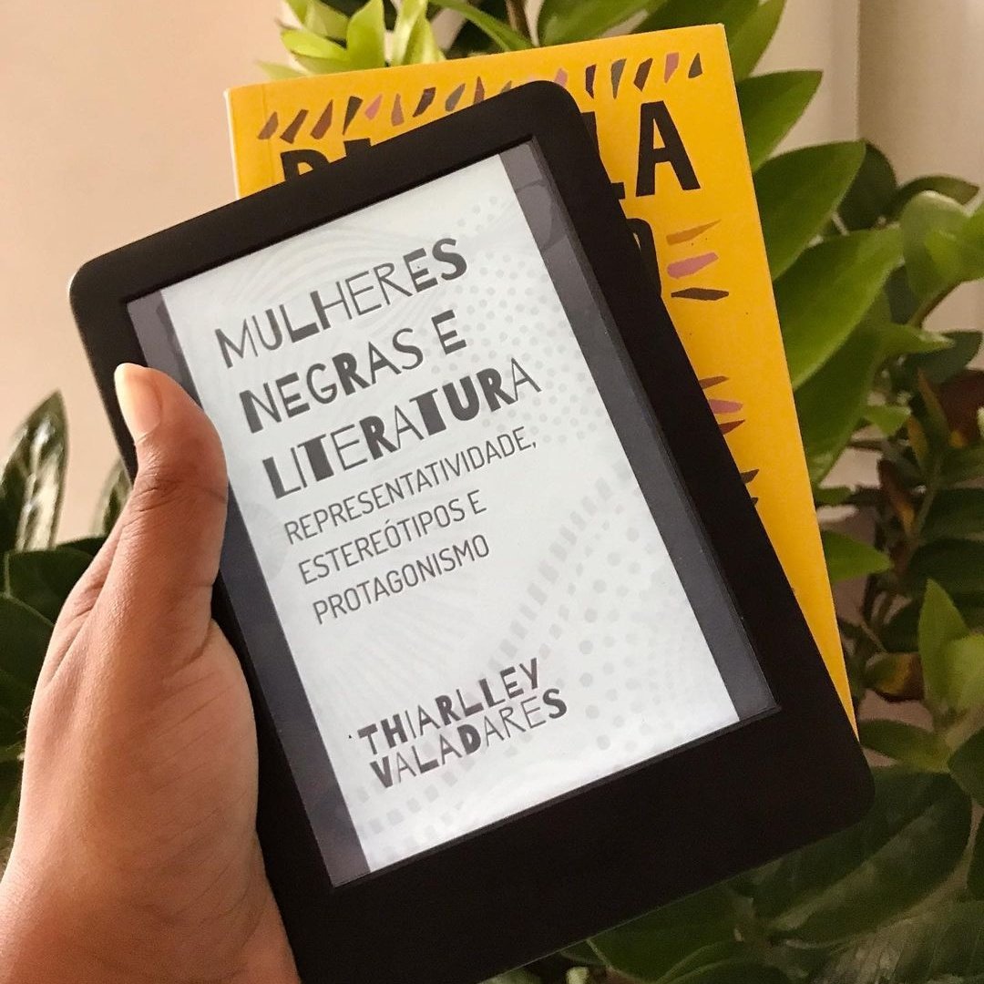 tthiarlley's tweet photo. 🚨 ALERTA GRATUITO 🚨

Celebrando um ano do lançamento de 'Mulheres Negras e Literatura', o livro estará gratuito nos dias 15 e 16 (hoje e amanhã).

Garanta o seu aqui: https://t.co/SevxrSY0g1 https://t.co/NYYFtXeupC