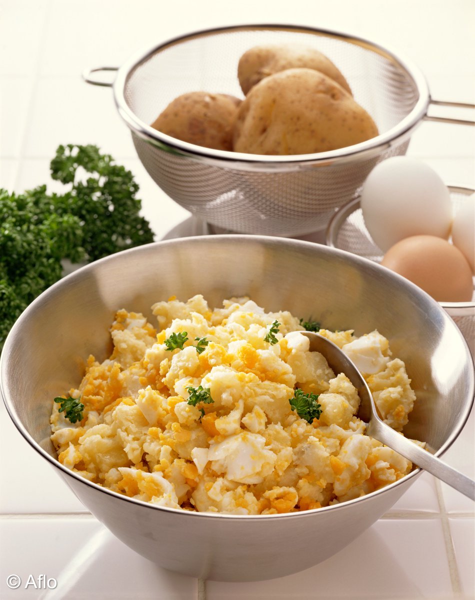 La salade de pomme de terre « poteto sarada » est un accompagnement très populaire au #Japon 🇯🇵

La patate écrasée est fondante en bouche et contraste délicieusement avec les légumes croquants et rafraichissants😋

Découvrez la recette👇 👨‍🍳
cookingwithdog.com/fr/recipe/pota…