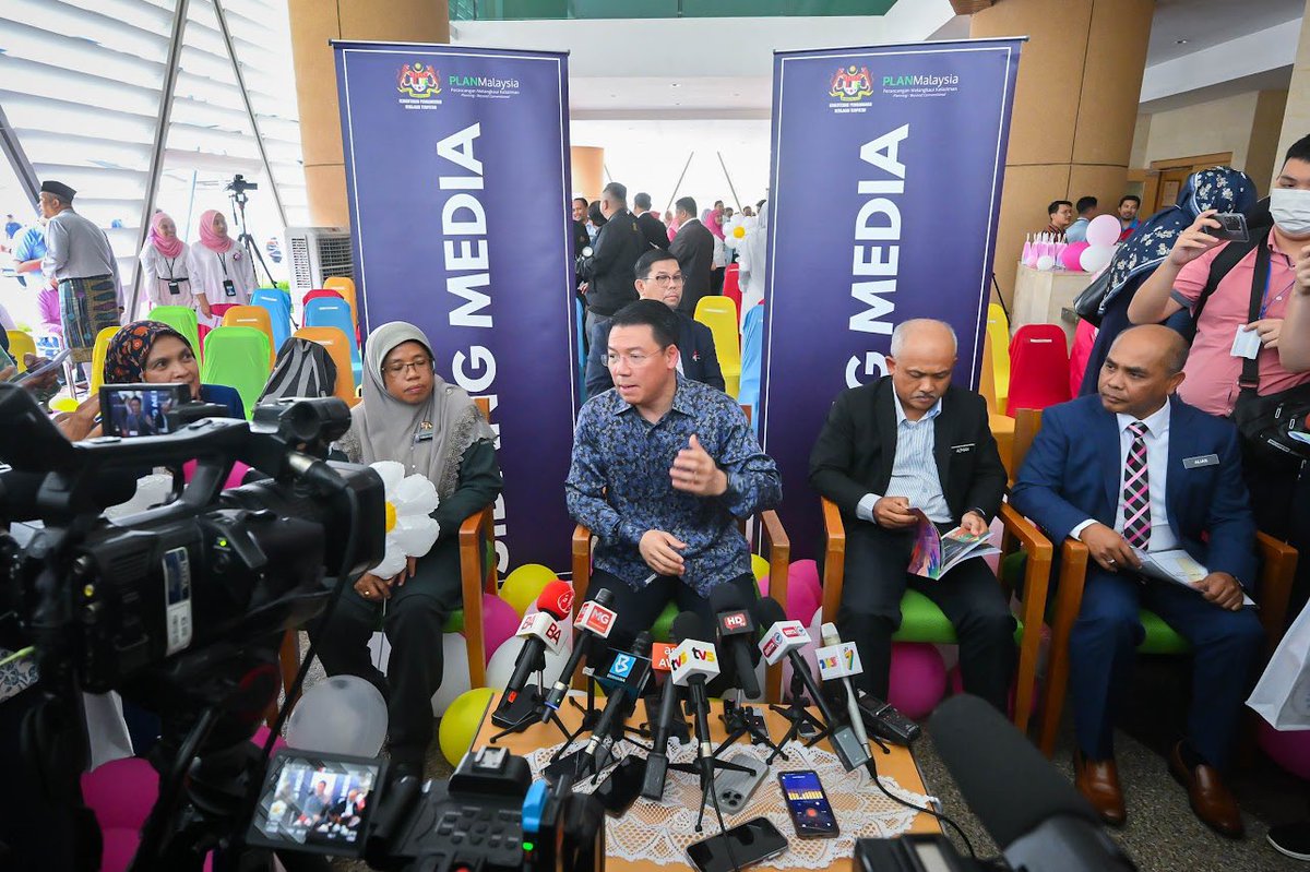 NgaKorMing's tweet photo. Dibawah Krjn Madani pimpinan YAB PM @anwaribrahim, sukacita dimaklumkan kedudukan Malaysia telah meningkat dari tangga ke-70 kpd 55 menurut indeks kebahagiaan dunia yg ditetapkan oleh Pertubuhan bangsa2 Bersatu pada thn 2023. Keharmonian &amp; perpaduan kunci2 kejayaan negara.🫶🏼🇲🇾 https://t.co/wQgRTW5qCM