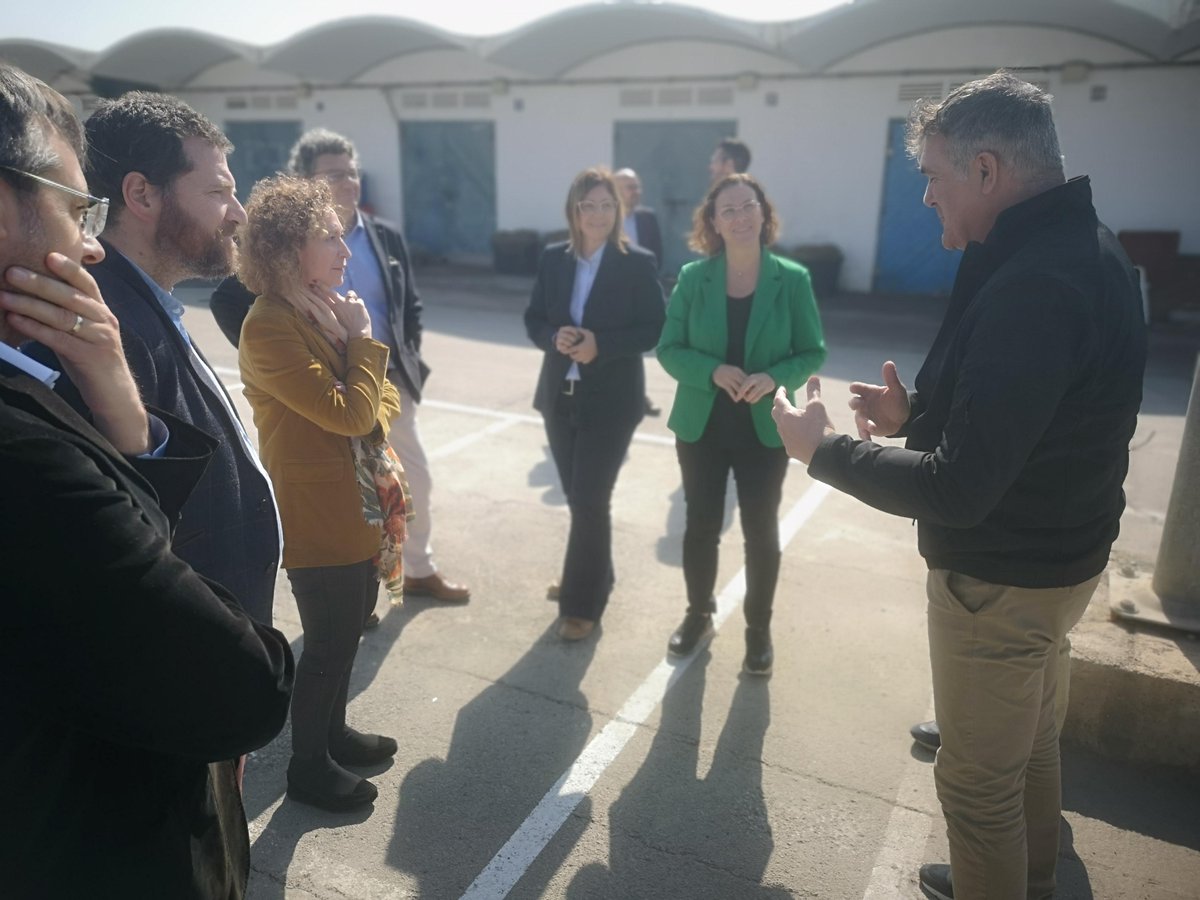 Club Nàutic Vilanova (@nauticvilanova) on Twitter photo La consellera de Territori, Ester Capella, ha visitat aquest matí, el Port de Vilanova i la Geltrú, durant la visita la consellera ha pogut saludar a Àlex de la Fuente, gerent del <a href="/NauticVilanova/">Club Nàutic Vilanova</a>, on han conversat sobre la dessaladora s'ha instal·lat al Club. <a href="/portsgencat/">Ports de la Generalitat</a> La consellera de Territori, Ester Capella, ha visitat aquest matí, el Port de Vilanova i la Geltrú, durant la visita la consellera ha pogut saludar a Àlex de la Fuente, gerent del <a href="/NauticVilanova/">Club Nàutic Vilanova</a>, on han conversat sobre la dessaladora s'ha instal·lat al Club. <a href="/portsgencat/">Ports de la Generalitat</a>