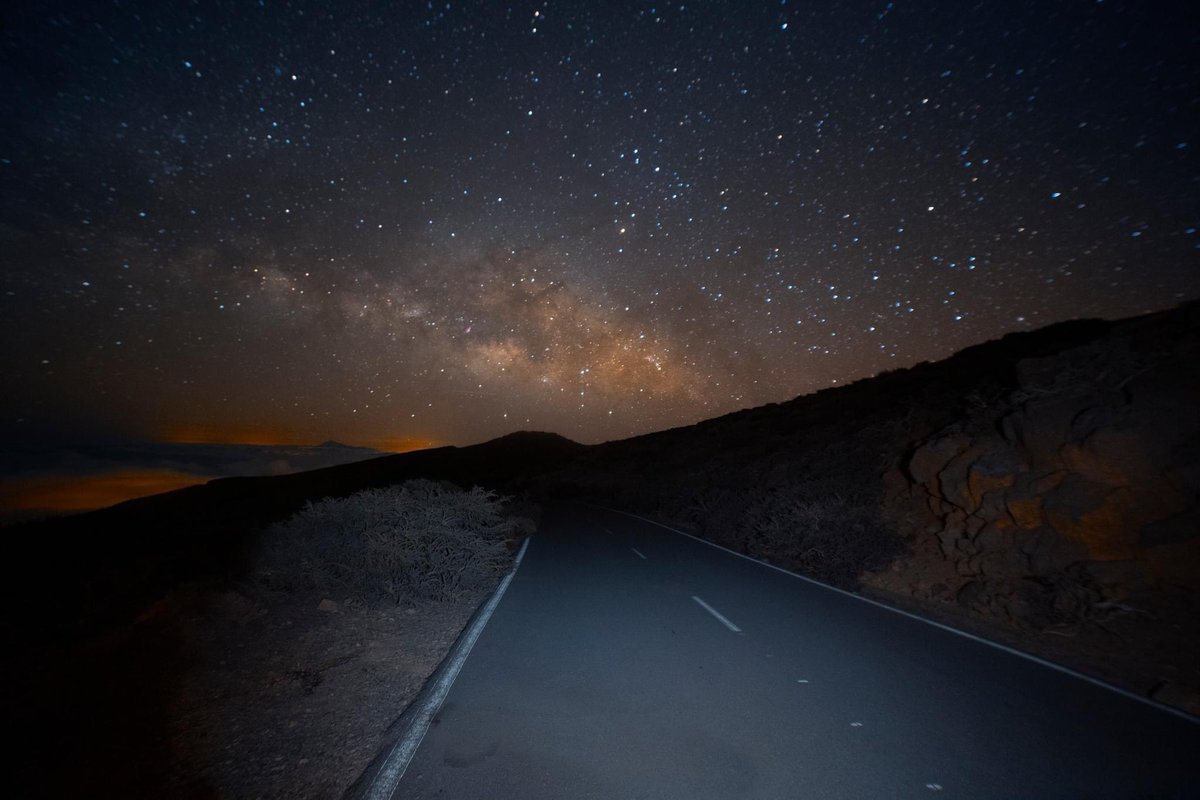 plouer1's tweet photo. The Milky Way shining down on the Island of La Palma https://t.co/9LVdLDxAFB