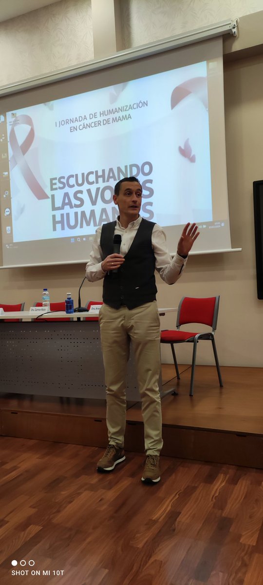 asociacioninvi's tweet photo. La Humanización desde la Universidad @anderu71

 ¿Quién debería cotratar para enseñar comunicación a los profesionales? ¡Pregunta al aire al foro!!

#jornadadehumanizaciónencáncerdemama #Málaga #georm @SEOR_ESP @GEICAM @Onkologikoa https://t.co/0M92pJrRHV