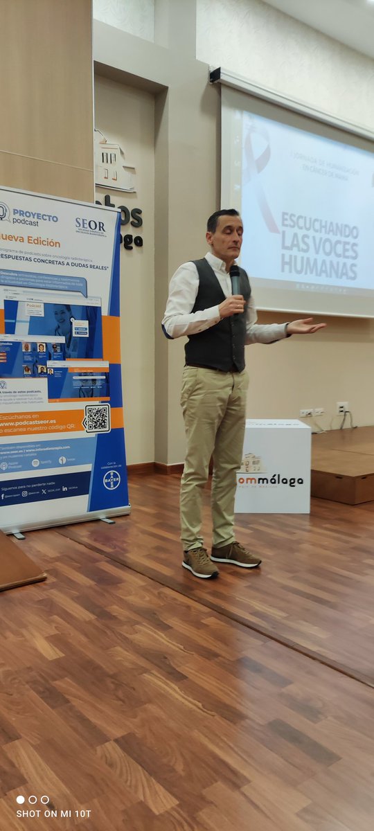 asociacioninvi's tweet photo. La Humanización desde la Universidad @anderu71

 ¿Quién debería cotratar para enseñar comunicación a los profesionales? ¡Pregunta al aire al foro!!

#jornadadehumanizaciónencáncerdemama #Málaga #georm @SEOR_ESP @GEICAM @Onkologikoa https://t.co/0M92pJrRHV