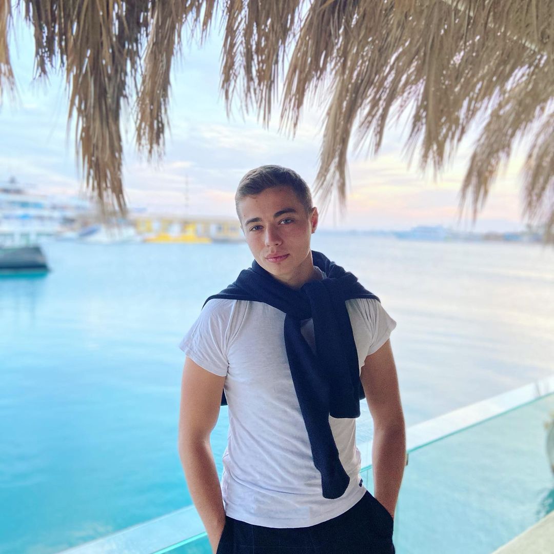 Committed to fostering holistic development, I work collaboratively with families to support children's growth emotionally, socially, and academically. Together, let's empower your child to thrive! #ChildPsychology #HolisticDevelopment #FamilyCentered