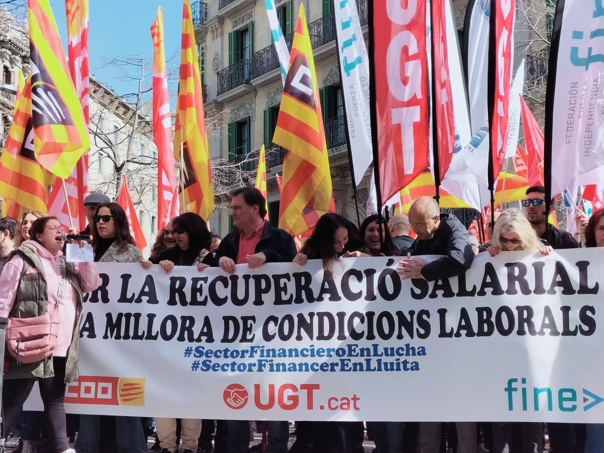 POR UN CONVENIO JUSTO
📢 CCOO <a href="/financieroCCOO/">Sector Financiero CCOO</a> exigimos dotaciones adecuadas de plantilla para poder prestar un servicio de calidad a la clientela. 

#22Mhuelga24H
#CuelgaLaChaqueta
#SectorFinancieroEnLucha 🔥

📍Barcelona