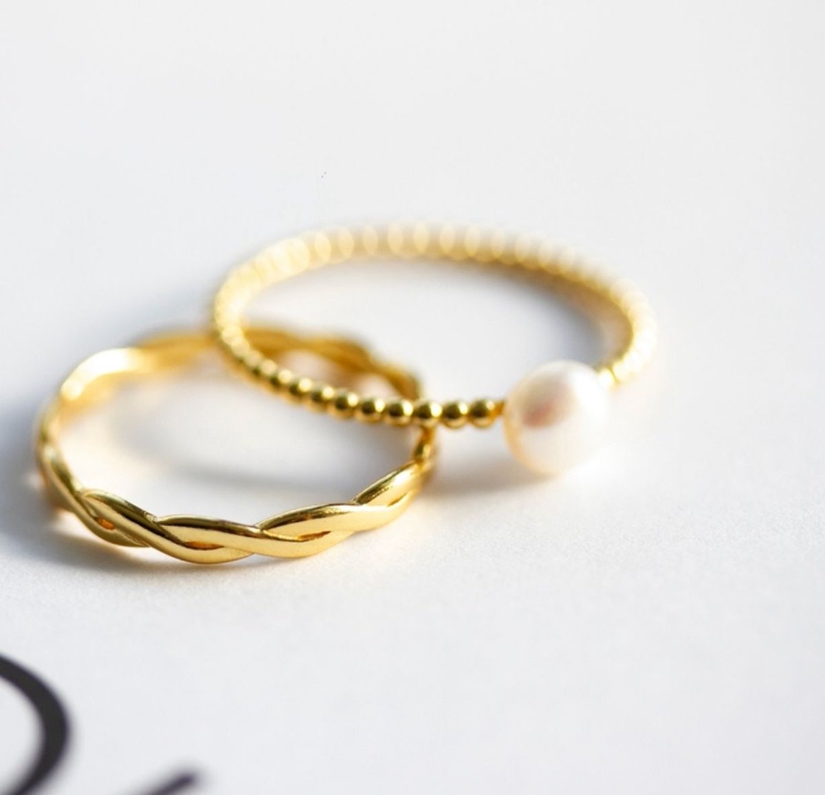 Fourtruss_Jewl's tweet photo. Bask in the glow of simplicity with our Golden Harmony set. Embrace the delicate embrace of a single pearl ring and the timeless twist of our golden band.

 #GoldenHarmony #PearlPerfection #TwistOnTimeless #SimpleSophistication #FourtrussFinery #StackableStyle #MinimalistLuxury https://t.co/IB8eHVEwZQ