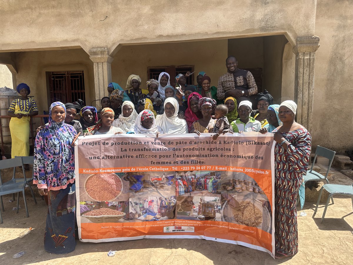 le RECAFEVEC dans la région de Sikasso. Enfin les dernières assemblées générales de partages des revenus à BENKADI de Mandela et Zanton Ziasso de Kadiolo. Un long trajet pour ces battantes qui gagnent.