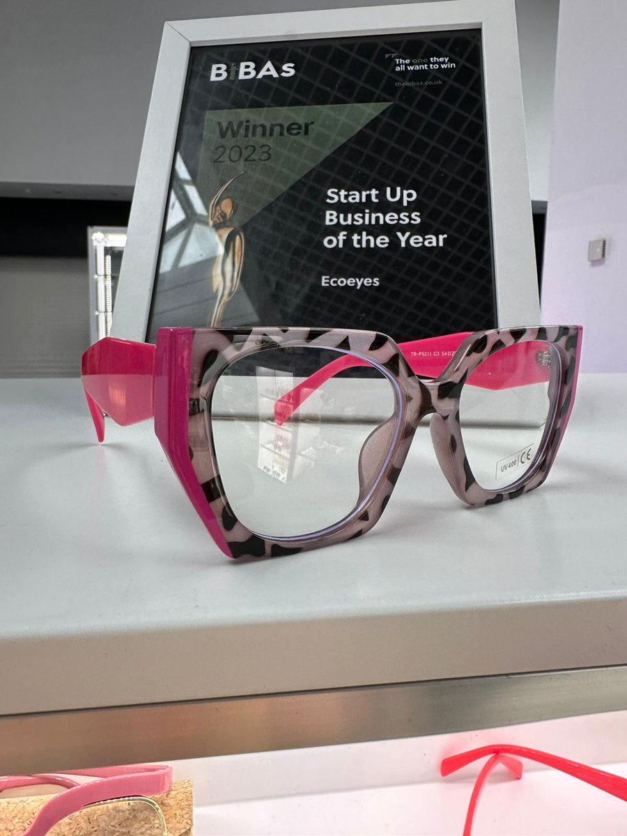 🥳 FRAME OF THE WEEK 🥳 

This weeks #FoTW was an easy choice. This frame has had so much attention that we couldn't not choose it!

#ecoeyesuk #frameoftheweek #awesome #eyewear #whypaymore