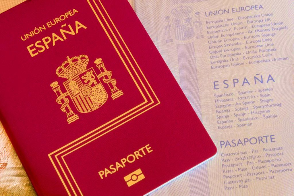 Seguimos trabajando: hoy habilitamos 5.500 nuevas citas de renovación y primera expedición de pasaportes durante los próximos meses (incluyendo Abril 2024). 🇦🇷🤝🇪🇸 @MAECgob @EmbajadaEspArg @crebuenosaires @GarciaCasasF