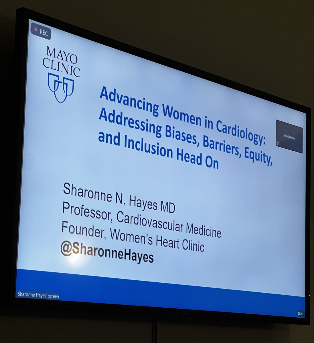 And now to the main event…we are honored to host Dr. @SharonneHayes from Mayo Clinic during Women’s History Month, here to discuss Advancing Women in Cardiology. Thank you @DavidWienerMD for the excellent introduction!! #Heforshe #womeninmedicine #womenincardiology ❤️