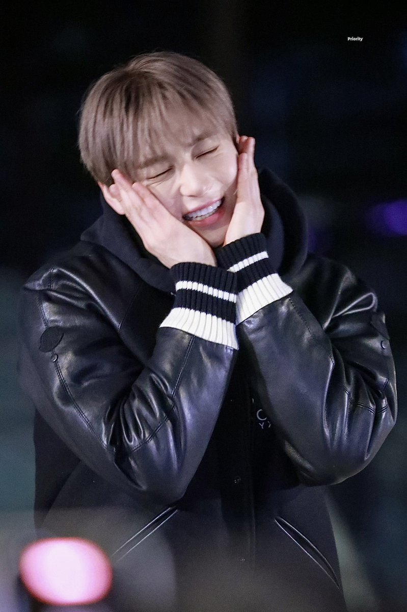 Priority89's tweet image. 240314
황도들 삶 속에 큰 존재로 자리하고 있는 황도대장
다시 만나는 날만 생각하면서 지낼게🍑🧡

#황민현 #HWANGMINHYUN
#민현 #MINHYUN
#HAPPY_12th_ANNIVERSARY
#황도들의단짝데뷔12주년 🍑🌸