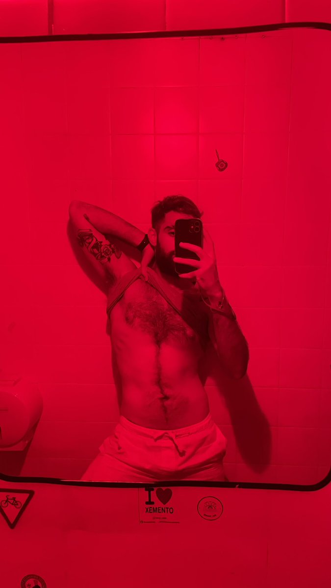 VFiremann's tweet image. Si me encontrarás en el baño así, qué harías? 😋