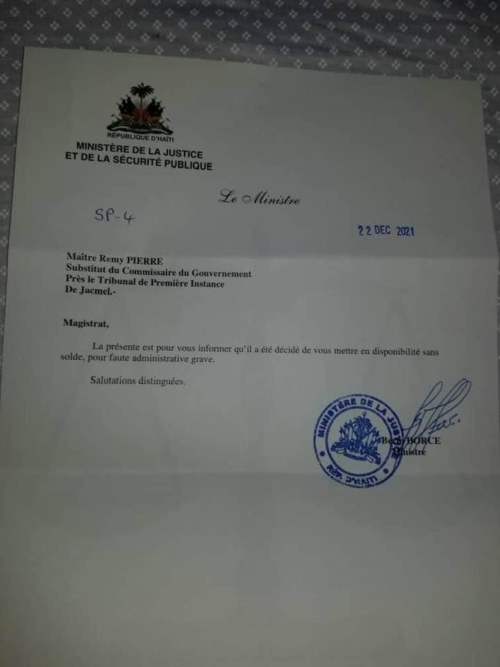 CGRemyPIERRE's tweet photo. Gouvènman Roi Henry à te fèm anpil Abi. Neg yo metem an disponibilité san oken rezon valab epi yo volè chèk mw yo malgré yo konnen mw t prête lajan. Sa nou wé la poko anyen. Tout moun ki te nan konplo sa ap peye. Gen sa ki mouri deja. Gen sa kal prizon. Genyen toujou ret tande. https://t.co/DPXhQDDcTt